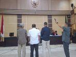 20240827-Tiga-orang-saksi-yang-dihadirkan-JPU-diambil-sumpah-sebelum.jpg