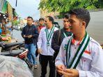 20241126-Pembagian-pamflet-berisi-pesan.jpg