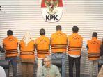 20250316-KPK-merilis-6-tersangka-kasus-suap-di-Dinas-PUPR-OKU.jpg