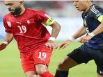 20250319_Pemain-Bahrain-dan-Jepang-saat-berebut-bola.jpg