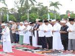 Salat Idulfitri 1446 H di Pangkalpinang, Hidayat Arsani Bersyukur, Unu Ibnudin Serukan Persatuan