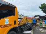 bangka/20250331-TUMPUKAN-SAMPAH-Petugas-kebersihan-dari-Dinas-Lingkungan-Hidup-DLH-Kota-1.jpg