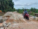 bangka/20250403-LEWATI-JALAN-Sejumlah-pengendara-kendaraan-bermotor-ketika-melewati.jpg