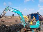 bangka/20250604-ALAT-BERAT-Bupati-Bangka-Selatan-Riza-Herdavid-ketika.jpg