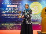 20250612-PENGHARGAAN-GM-PLN-Babel-Dini-Sulistyawati-menerima-penghargaan.jpg
