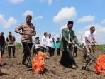 bangka/2025080506-TANAM-JAGUNG-Jajaran-Polres-Bangka-Barat-bersama-Forkopimda.jpg
