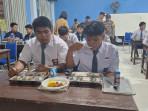 20250819-Sejumlah-siswa-di-SMA-N-1-Koba-saat-mengikuti-peluncuran-program-Makan-Bergizi-Gratis.jpg<pf>20250819-Sejumlah-siswa-di-SMA-N-1-Koba-saat-mengikuti-peluncuran-1.jpg<pf>20250819-Sejumlah-siswa-di-SMA-N-1-Koba-saat-mengikuti-2.jpg