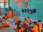 20250923-MBG-Para-peserta-didik-TK-Pertiwi-Pangkalpinang-saat.jpg