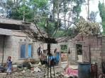 20251014-RUMAH-RUSAK.jpg