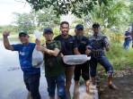 20251103-PT-Timah-Tbk-menebarkan-bibit-ikan.jpg