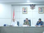 20251110-Gubernur-Babel-Hidayat-Arsani-saat-memimpin-FGD.jpg