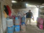 20251111-GAS-OPLOSAN-Barang-bukti-gas-elpiji-subsidi-dan-non-subsidi-saat-diamankan.jpg