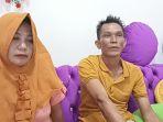 Asma-dan-Emhar-orang-tua-Dona-Ing-Media-saat-diwawancarai-dikediamannya-Senin-20062022.jpg