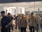 Turun dari Pesawat, Kapolri Langsung Disambut Kapolda dan Gubernur Babel
