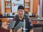 Ketua-Bawaslu-Provinsi-Bangka-Belitung-EM-Osykar-neee.jpg