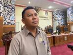 Ketua-DPRD-Kota-Pangkalpinang-Abang-Hertza-baju-coklat.jpg