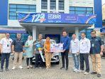 Menerima-hadiah-mobil-dari-BRI-neee.jpg