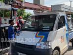 Mobil-petugas-PLN-isi-bensin.jpg