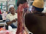 Pedagang-daging-di-pasar-modern-koba-bangka-tengah.jpg