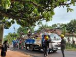 Proses-evakuasi-tiang-listrik-roboh-di-Mempaya.jpg