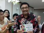 gubernur-dki-jakarta-semringah-dapat-tulisan-ndeso_20170706_140952.jpg