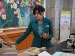 ilustrasi-petugas-teller-melayani-nasabah-di-bank-bukopin.jpg