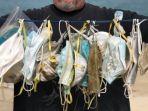 penemuan-sampah-masker-di-pantai.jpg