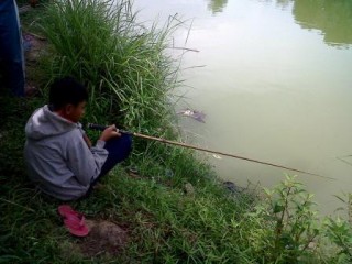 Kolong Air Mawar Jadi Tempat Memancing Nila