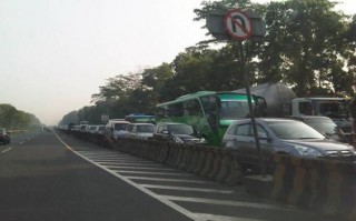 Warga Jakarta Urung Liburan ke Puncak