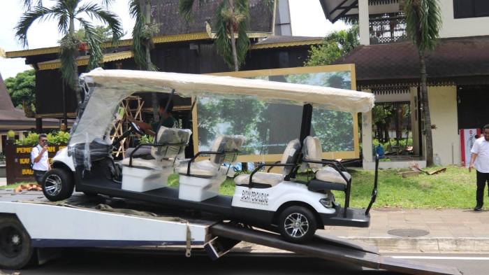 1 mobil buggy kepada Badan Penghubung Provinsi Kalsel di Taman Mini Indonesia Indah (TMII)