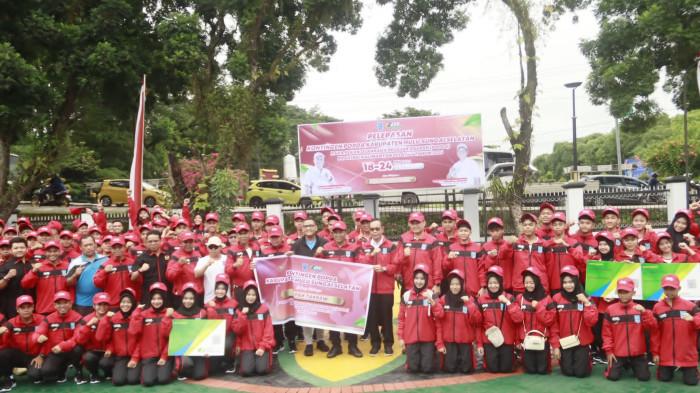 2. Foto bersama - Bupati Syafrudin Noor dan jajaran Pemkab HSS