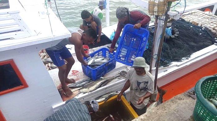 Meski Peralatan Melaut Banyak yang Canggih, Nelayan Kotabaru Tetap Pertahankan Metode Tradisional