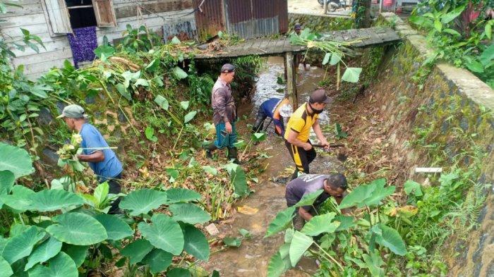 Antisipasi Banjir, Lurah Cempaka Banjarbaru Ajak Masyarakat Bersihkan Sungai Kertak Baru
