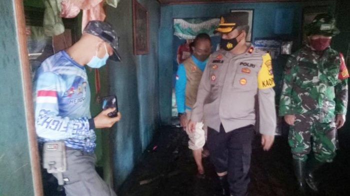 Serahkan Bantuan untuk Korban Banjir Landasan Ulin Selatan, Kapolsek Banjarbaru Barat Ingatkan  ini