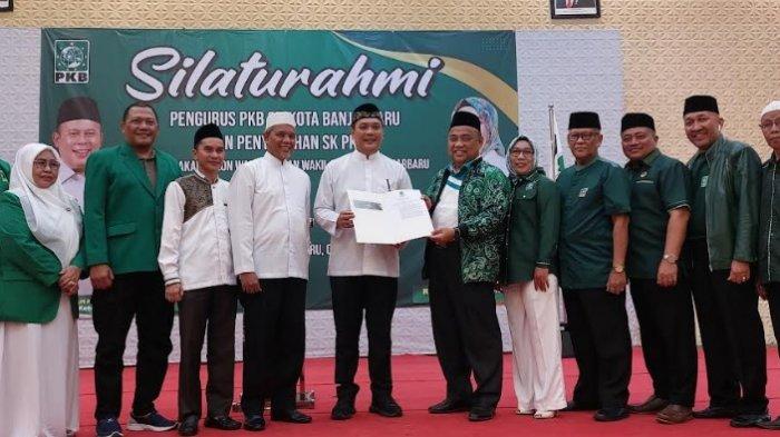 Terima SK PKB Maju Pilwali Banjarbaru 2024, Aditya-Habib Abdullah Kantongi Syarat Daftar ke KPU