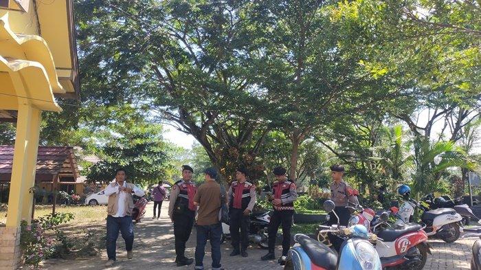 Honor KPPS Diduga Dibawa Kabur, Anggota Polres Balangan Jaga Kantor Kelurahan Batu Piring