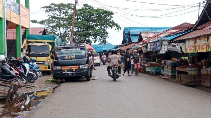 Jelang Ramadan, Pasar Kemakmuran Kotabaru Padat Pengunjung, Bawang Putuh Naik Rp4 Ribu per Kg