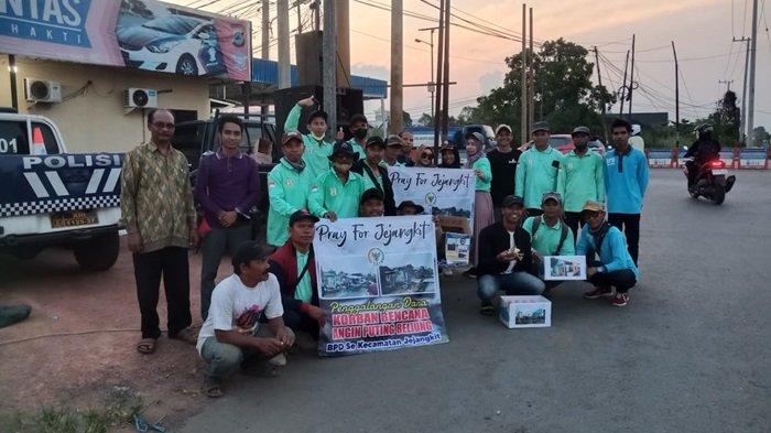 Satu Aktivitas BPD se- Kecamatan Jejangkit Batola Membantu Korban Angin Puting Beliung, Dapat Arahan