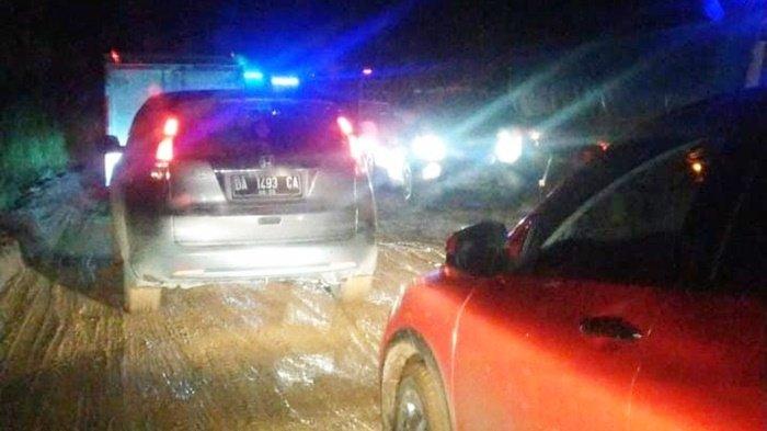 Berjam-jam Macet Akibat Truk Besar Tak Bisa Menanjak di Jalan Alternatif Kabupaten Tanah Bumbu