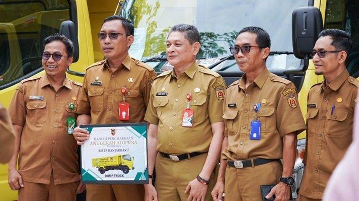 Terima Hadiah Penghargaan Adipura 2023, Pemko Banjarbaru Bawa Pulang Satu Unit Truk Sampah