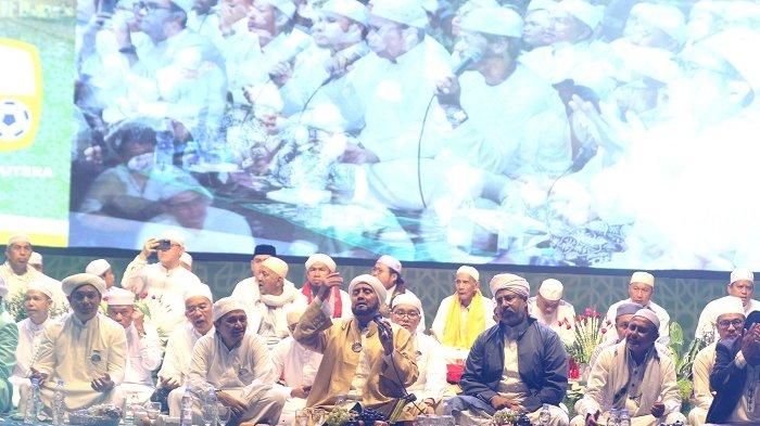 Galeri Foto Barito Putera Bershalawat yang Dipimpin oleh Habib Syekh - BARITO-PUTERA-BERSHALAWAT-1.jpg