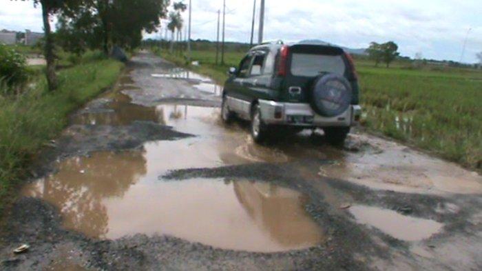 Jalan Poros Desa Raden yang Compang-camping Tahun Depan Ditangani, Anggarannya Sedang Disiapkan
