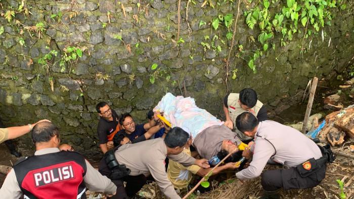 Tergelincir Jatuh Ke Jurang Saat Buang Sampah, PNS di Bali Dilarikan Ke Rumah Sakit