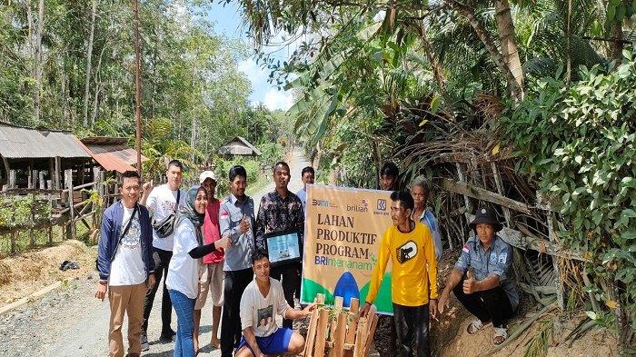 Tanam 110 Bibit Pohon di Desa Mustika, Kantor Cabang BRI Batulicin Libatkan Mitra di Desa Binaan