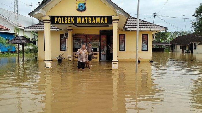 Banjir di Kalsel, Tiga Tahanan Polsek Mataraman Dipindah ke Polres Banjar Kota Martapura