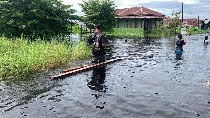 Ketinggian Air Banjir di Jalan Anoi-Mendawai Jekan Raya Palangkaraya Kalteng Mencapai 40 Cm