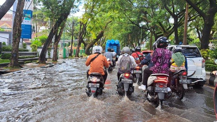 Banjir Rob Intai Wilayah Banjarmasin, Puncak Air Pasang Diperkirakan pada 29 April Nanti