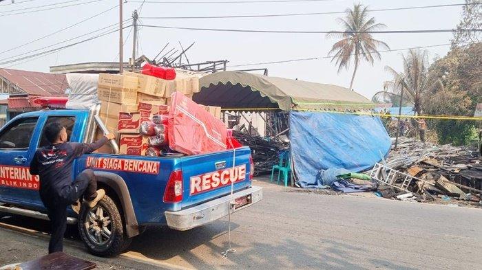 Rumah dan Gudang Terdampak Kebakaran di Kandang Halang, Dinsos HSU Salurkan Bantuan untuk Korban