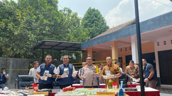 Bareskrim Bongkar Peredaran Narkoba Modus Baru, Dalam Kripik Pisang Pabrik di Bantul Digrebek