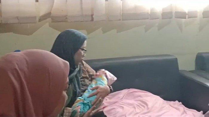 Lakukan Penyelidikan Pasutri Beri Bayi ke Pedagang Kue di Martapura, Polres Banjar Periksa CCTV